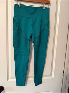 Ribbed Stretch Teal Top